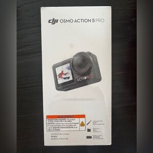 DJI Osmo Action 5 Pro - Black and Gray